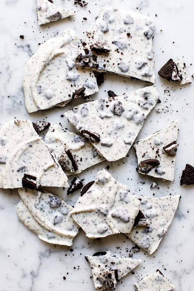 Cookies and cream frozen yogurt bark with chocolate cookie crumbles